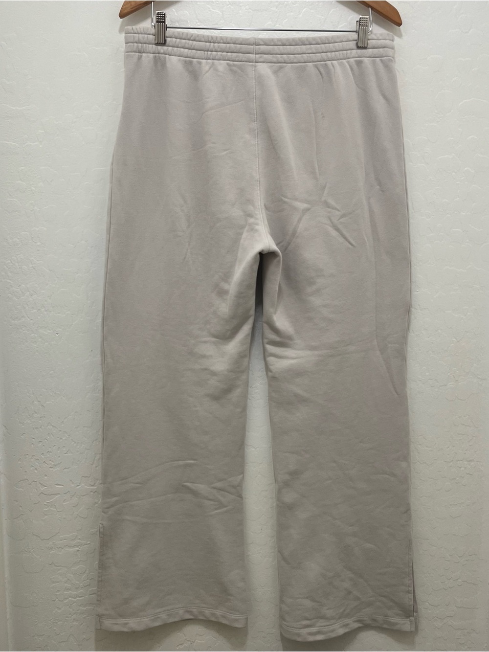 Vuori Sedona Wideleg Sweatpants Cream VW4044 Fleece Split Hem Size L - Picture 4 of 7